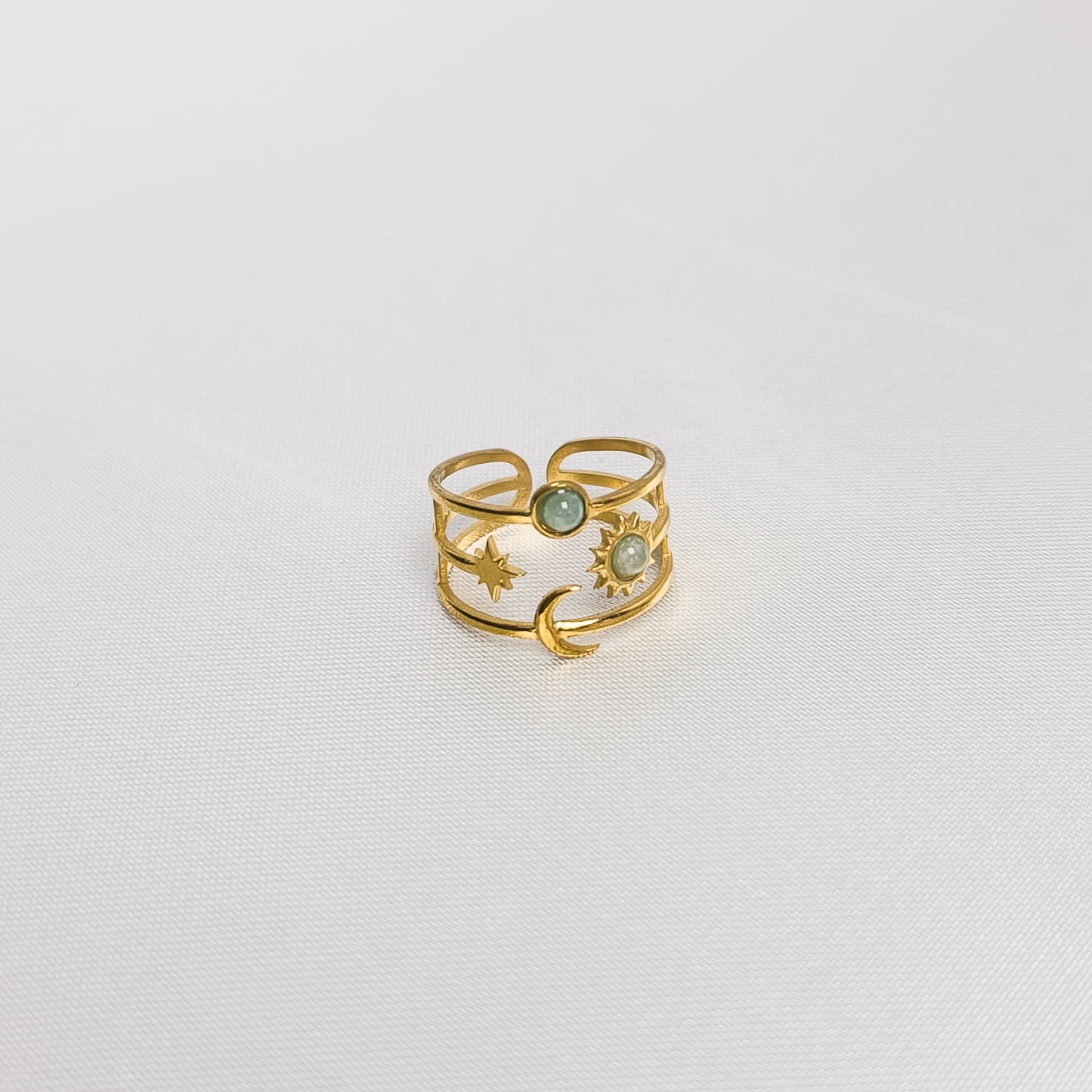 Bague Davina bleu, en acier inoxydable doré et argenté, disponible à Paris.