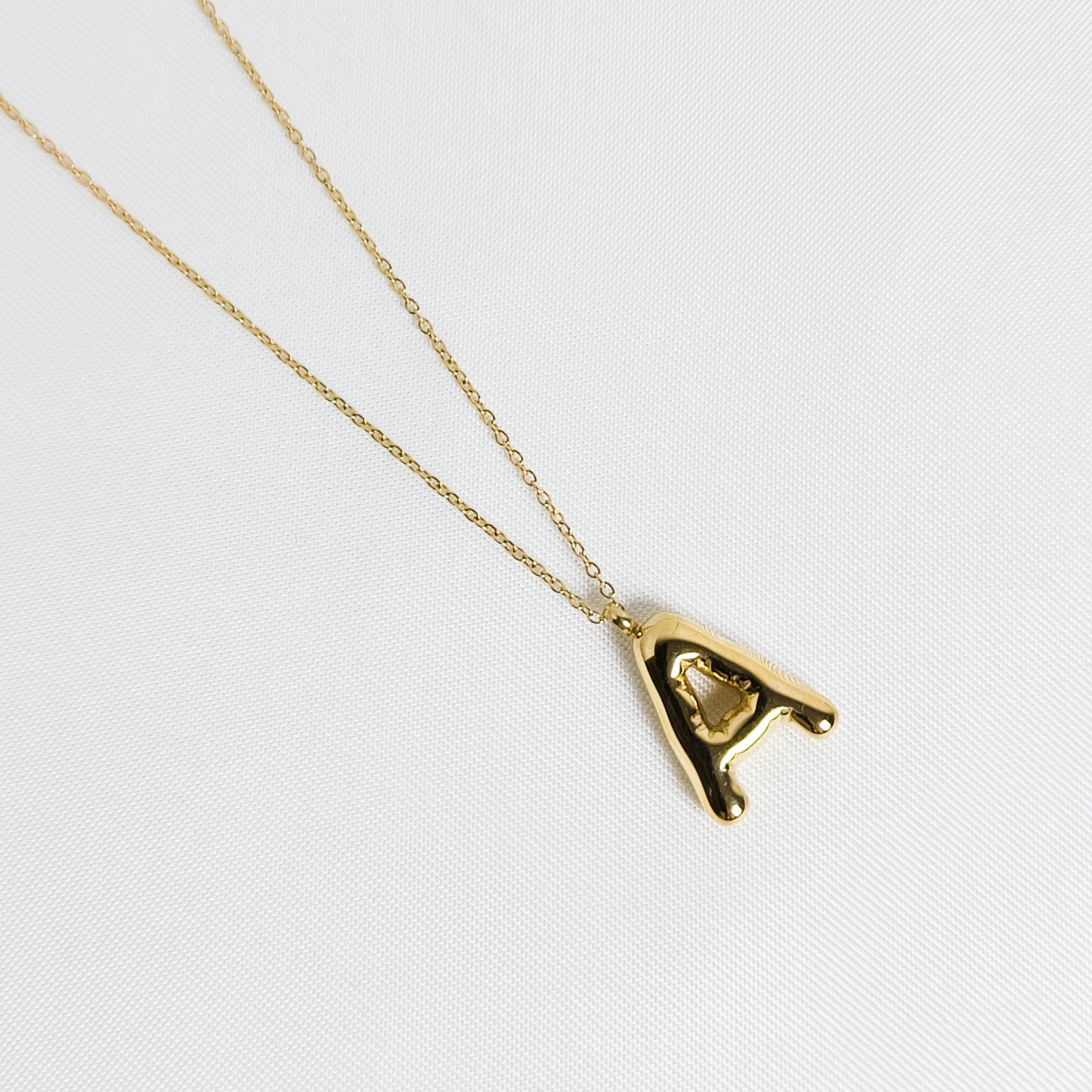 Collier initiale doré