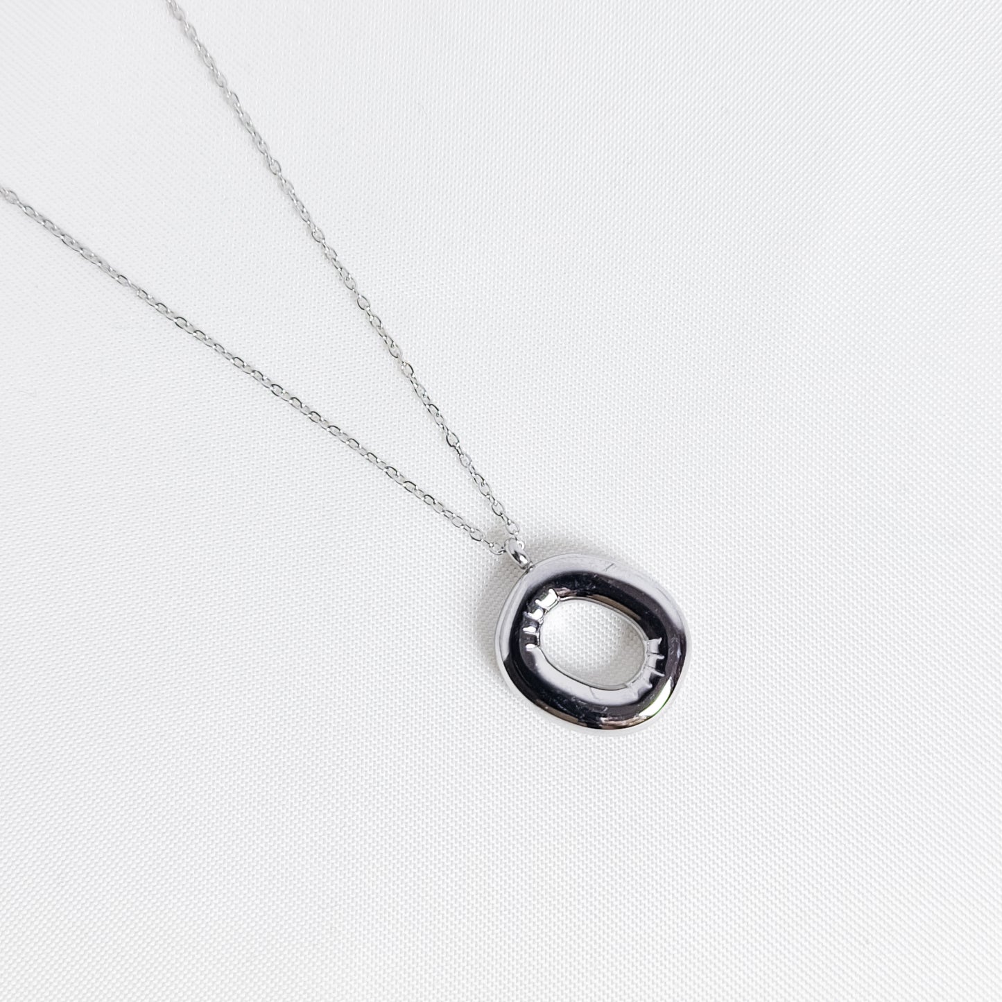 Collier initiale argenté