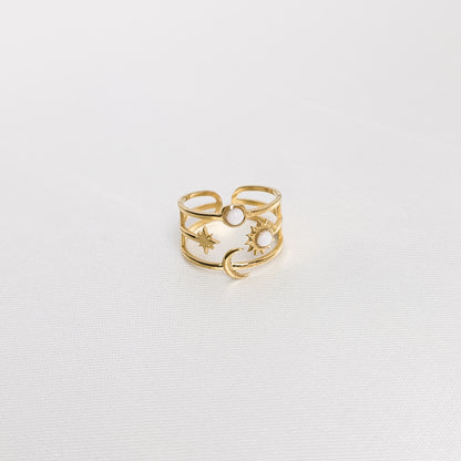 Bague Davina blanche, en acier inoxydable doré et argenté, disponible à Paris.
