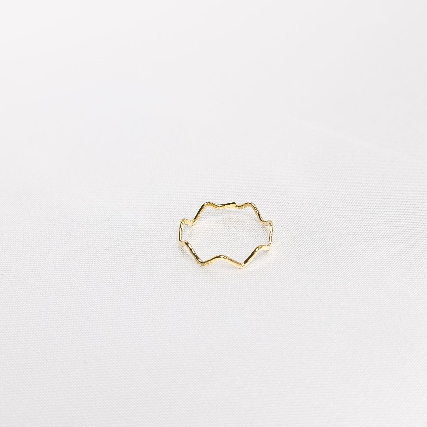 Bague Diane, en acier inoxydable doré, disponible à Paris.