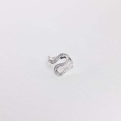 Bague Iris, en acier inoxydable argenté, disponible à Paris.