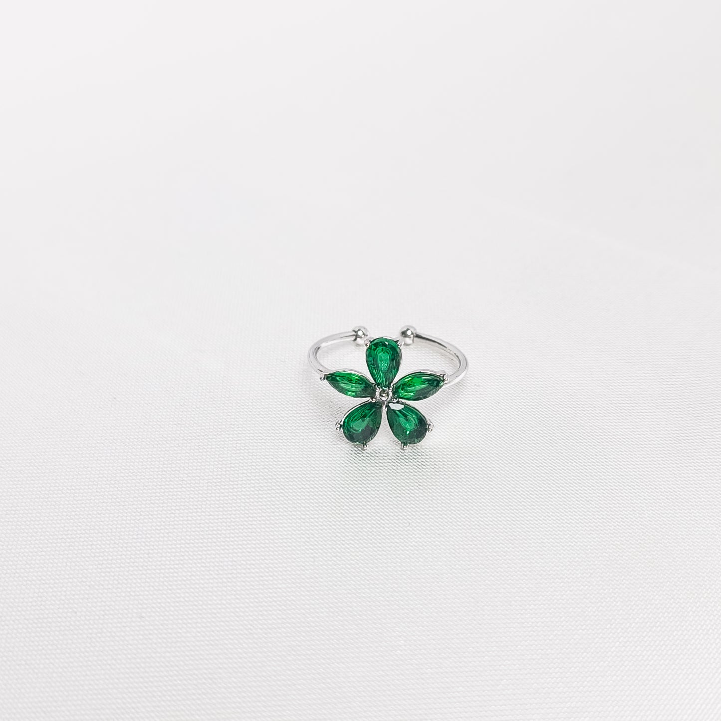  Bague Jade, en acier inoxydable argenté, disponible à Paris.