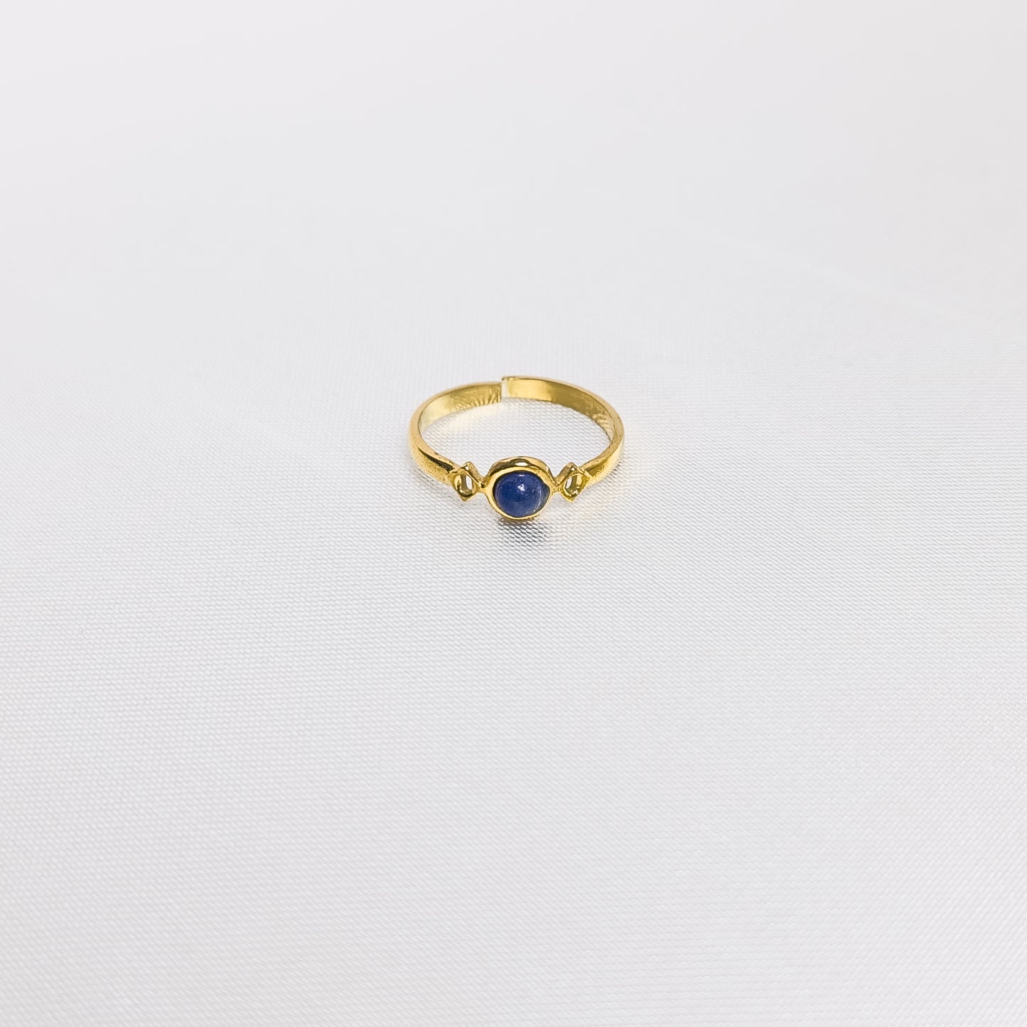 Bague Juliette noir, acier inoxydable doré, disponible à, Paris